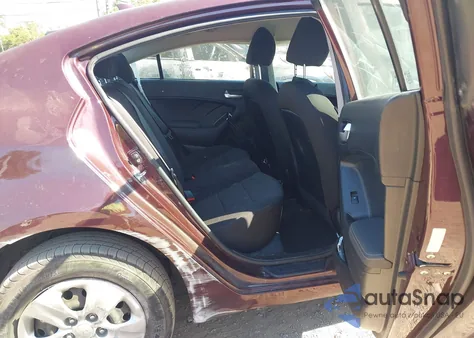 2018 Kia Forte Lx z USA, uszkodzony, nr VIN 3KPFK4A77JE274456